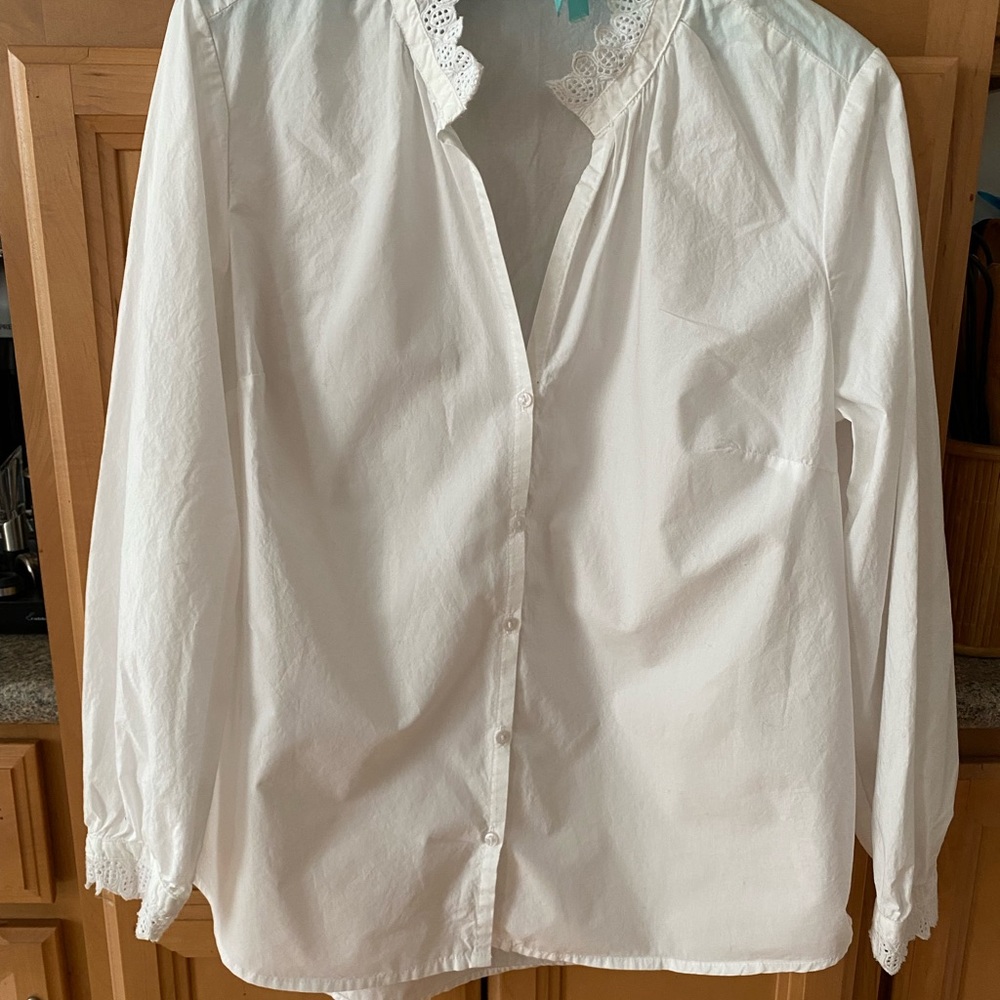 EUC Old Navy White, women’s button shirt.